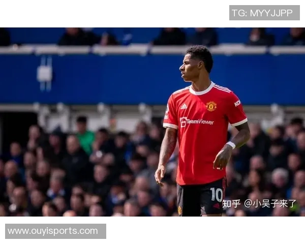 拉什福德积极备战国家德比训练照展现全力以赴的决心与信心