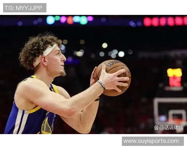 理查德成为球队历史第三位新秀单场30分5三分与库里穆迪并肩前行